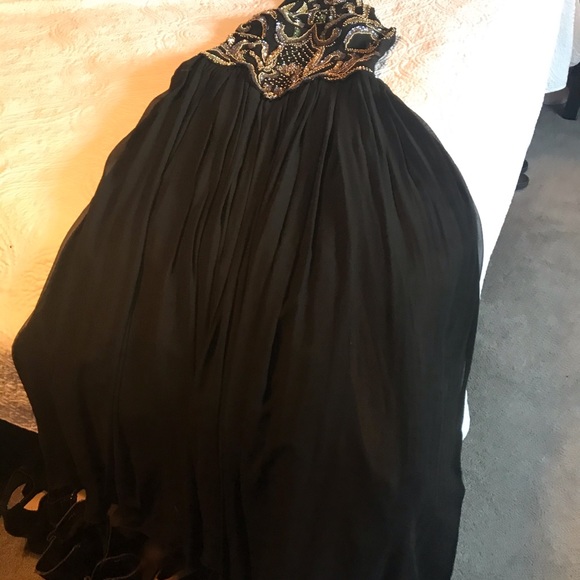 Dress - Picture 1 of 3